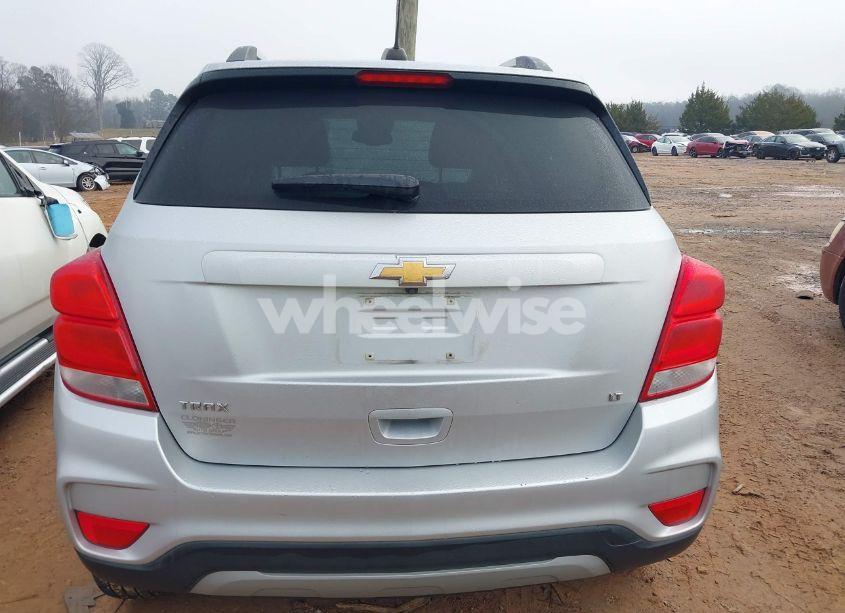 Photo 15 of 2019 Chevrolet Trax LT (VIN KL7CJLSBXKB917249)