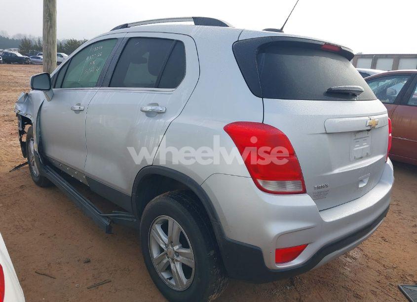 Photo 3 of 2019 Chevrolet Trax LT (VIN KL7CJLSBXKB917249)