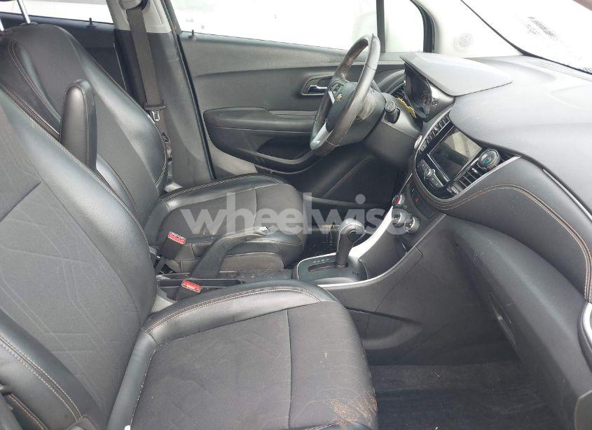 Photo 5 of 2019 Chevrolet Trax LT (VIN KL7CJLSBXKB917249)