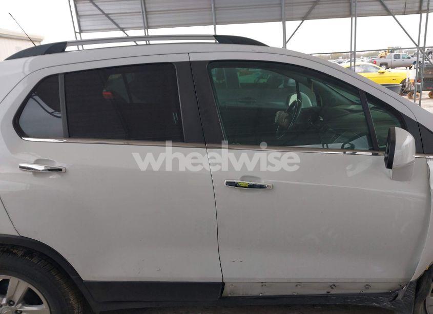 Photo 13 of 2020 Chevrolet Trax FWD LT (VIN KL7CJLSBXLB010793)