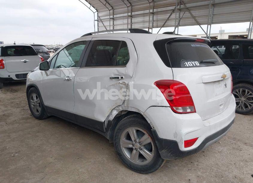 Photo 3 of 2020 Chevrolet Trax FWD LT (VIN KL7CJLSBXLB010793)