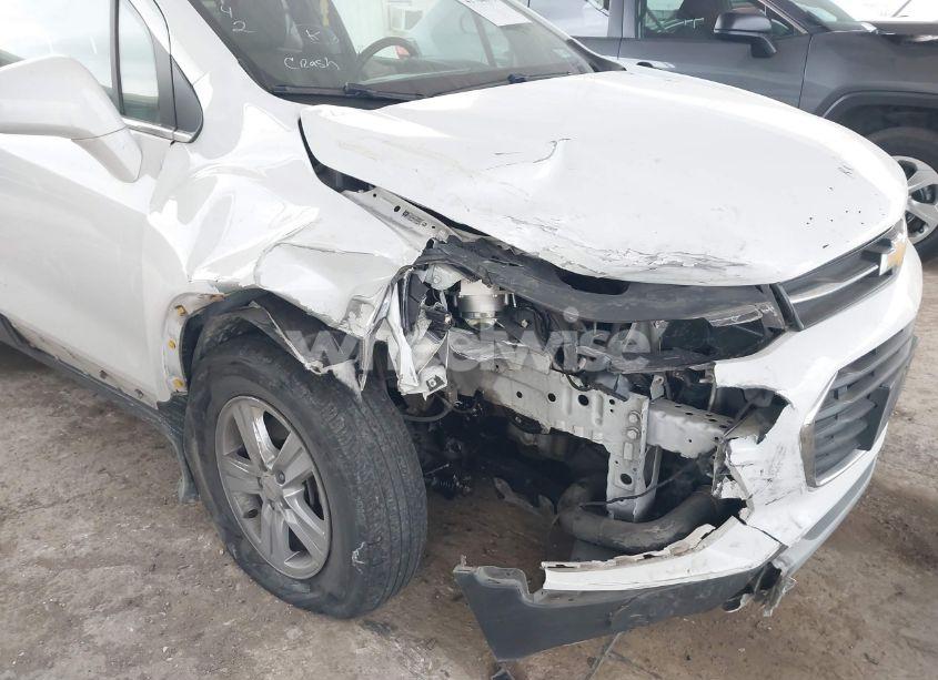 Photo 6 of 2020 Chevrolet Trax FWD LT (VIN KL7CJLSBXLB010793)