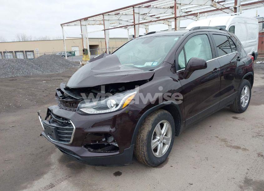 Photo 2 of 2020 Chevrolet Trax FWD LT (VIN KL7CJLSBXLB346928)