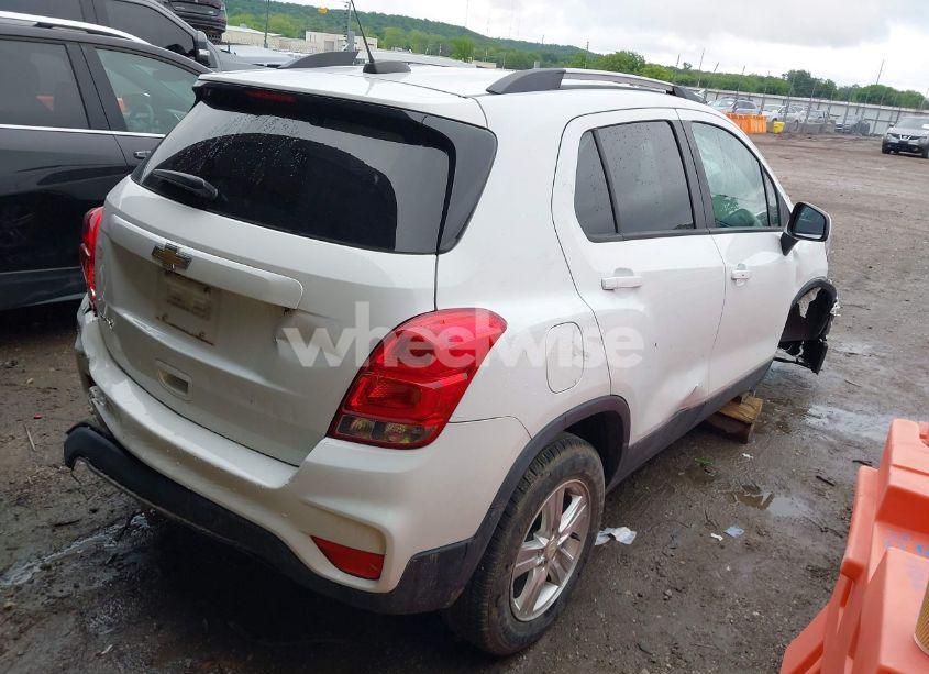 Photo 4 of 2022 Chevrolet Trax FWD LT (VIN KL7CJLSM4NB500909)