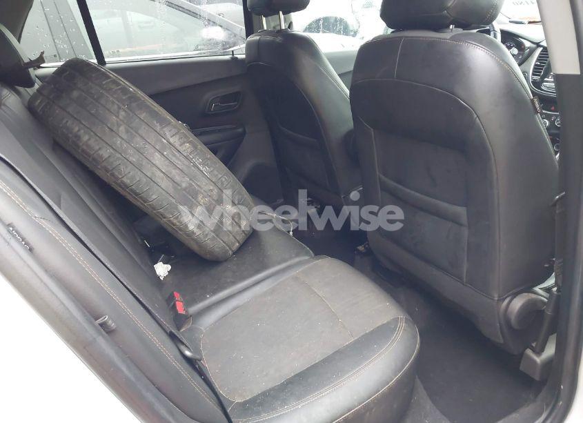 Photo 8 of 2022 Chevrolet Trax FWD LT (VIN KL7CJLSM4NB500909)