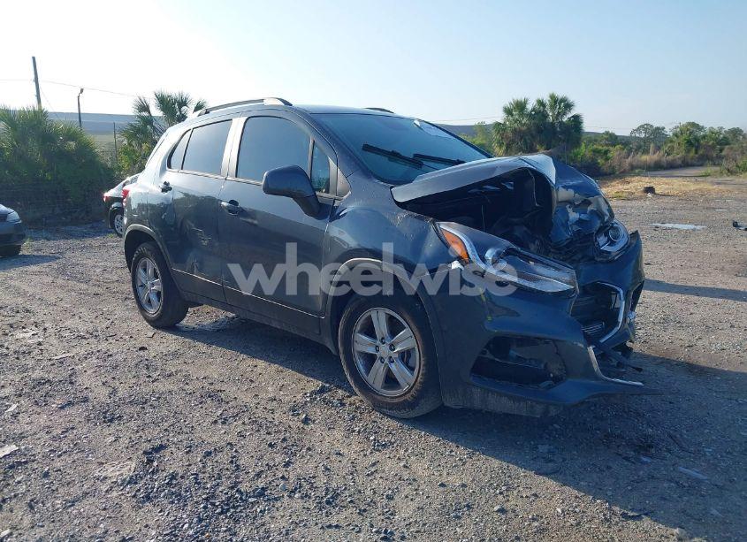 2022 Chevrolet Trax FWD LT (VIN KL7CJLSM5NB530968) main photo