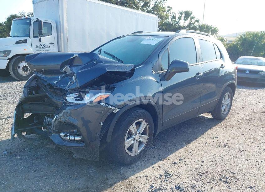 Photo 2 of 2022 Chevrolet Trax FWD LT (VIN KL7CJLSM5NB530968)