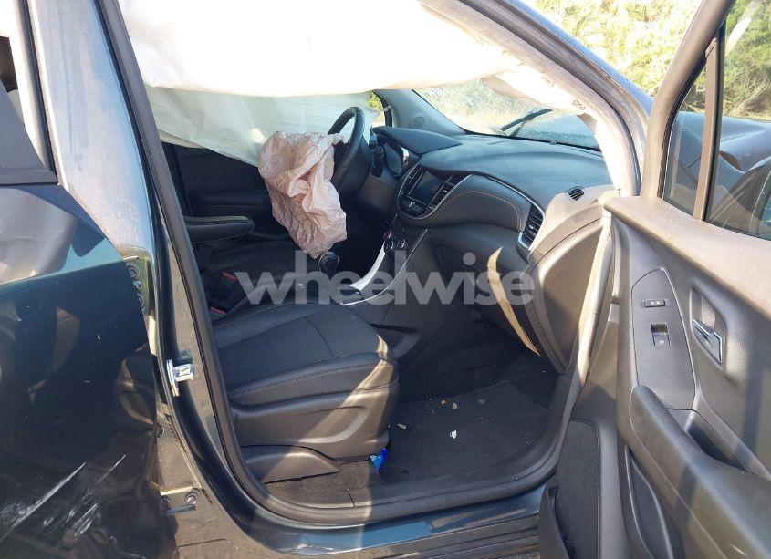 Photo 5 of 2022 Chevrolet Trax FWD LT (VIN KL7CJLSM5NB530968)