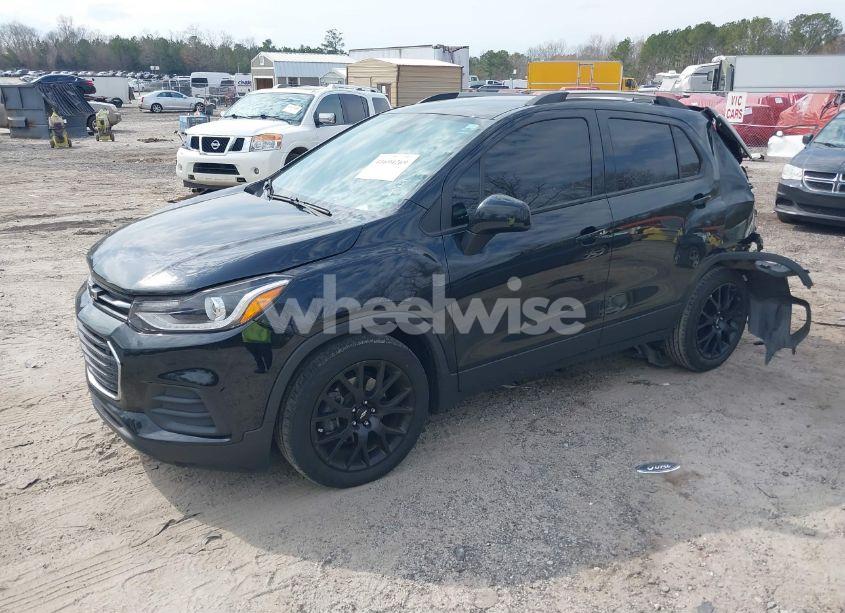 Photo 2 of 2022 Chevrolet Trax FWD LT (VIN KL7CJLSM7NB513928)