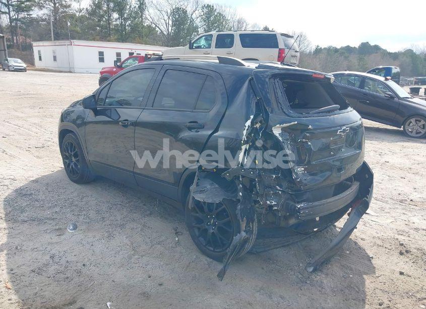 Photo 3 of 2022 Chevrolet Trax FWD LT (VIN KL7CJLSM7NB513928)