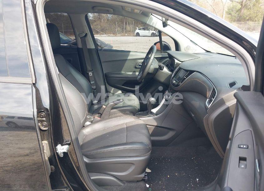 Photo 5 of 2022 Chevrolet Trax FWD LT (VIN KL7CJLSM7NB513928)