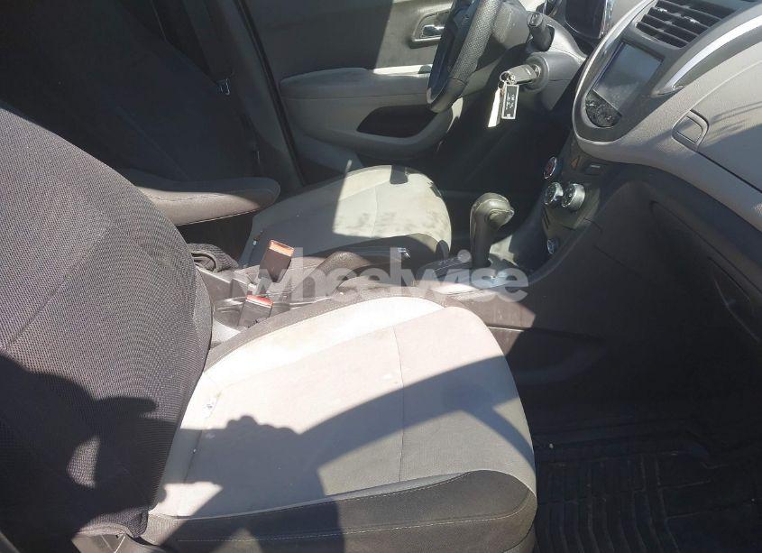 Photo 5 of 2016 Chevrolet Trax 1LS (VIN KL7CJNSB0GB695291)