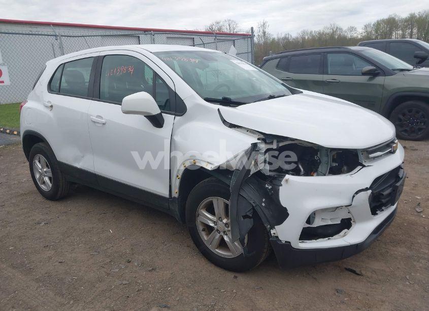 2018 Chevrolet Trax LS (VIN KL7CJNSB0JB580567) main photo