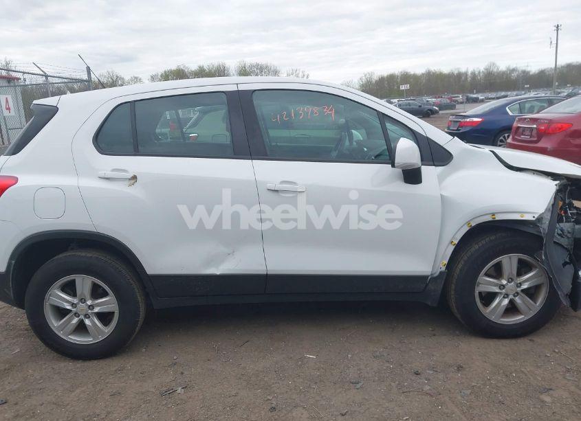 Photo 13 of 2018 Chevrolet Trax LS (VIN KL7CJNSB0JB580567)