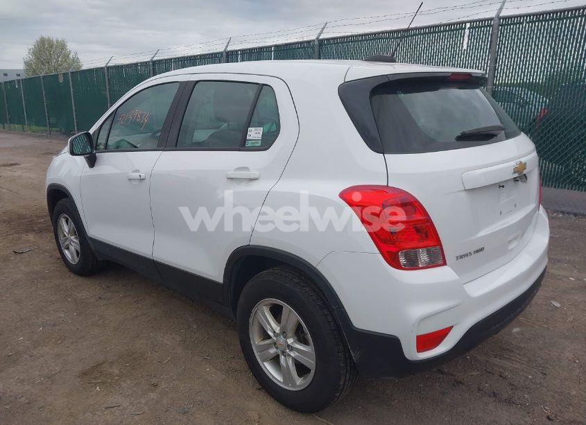 Photo 3 of 2018 Chevrolet Trax LS (VIN KL7CJNSB0JB580567)