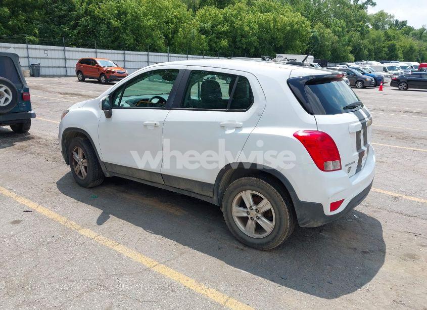 Photo 3 of 2017 Chevrolet Trax LS (VIN KL7CJNSB1HB208276)