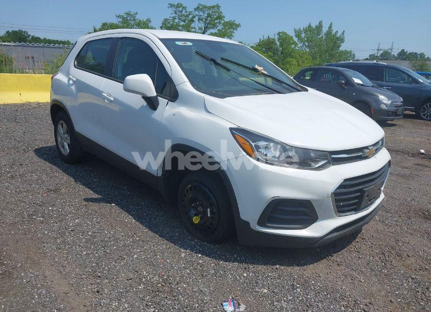 2017 Chevrolet Trax LS (VIN KL7CJNSB2HB182626) main photo