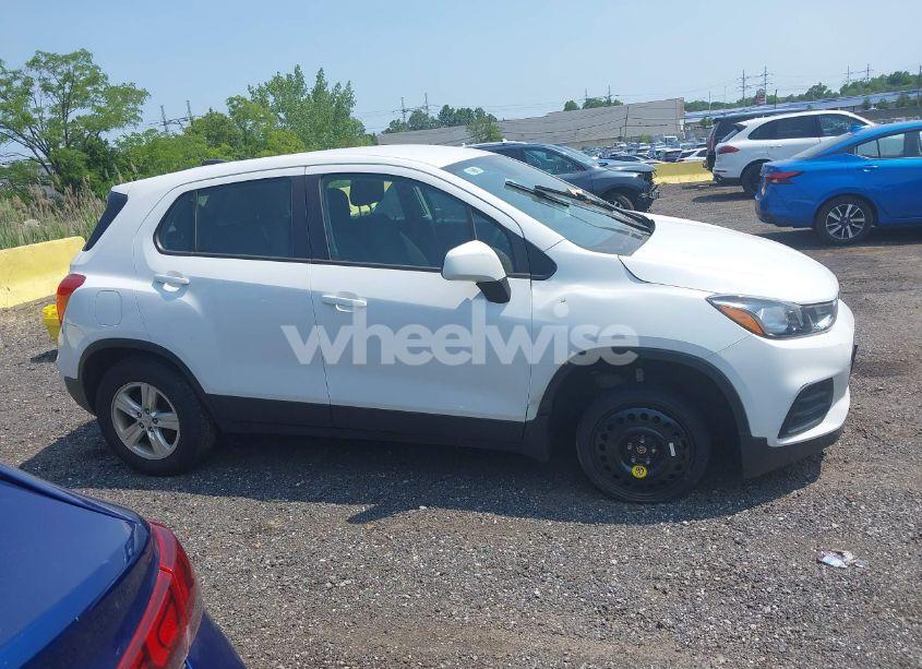 Photo 13 of 2017 Chevrolet Trax LS (VIN KL7CJNSB2HB182626)