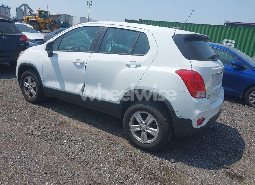 Photo 3 of 2017 Chevrolet Trax LS (VIN KL7CJNSB2HB182626)