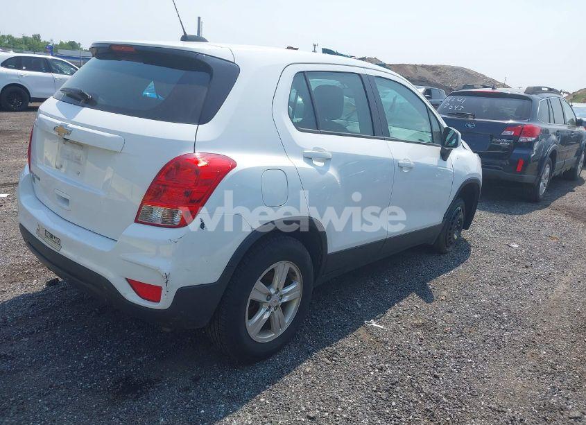 Photo 4 of 2017 Chevrolet Trax LS (VIN KL7CJNSB2HB182626)