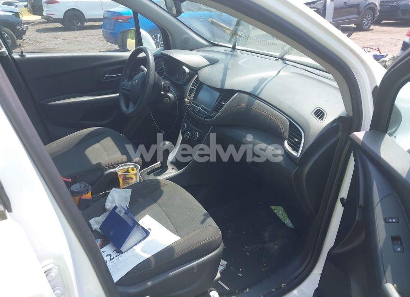 Photo 5 of 2017 Chevrolet Trax LS (VIN KL7CJNSB2HB182626)