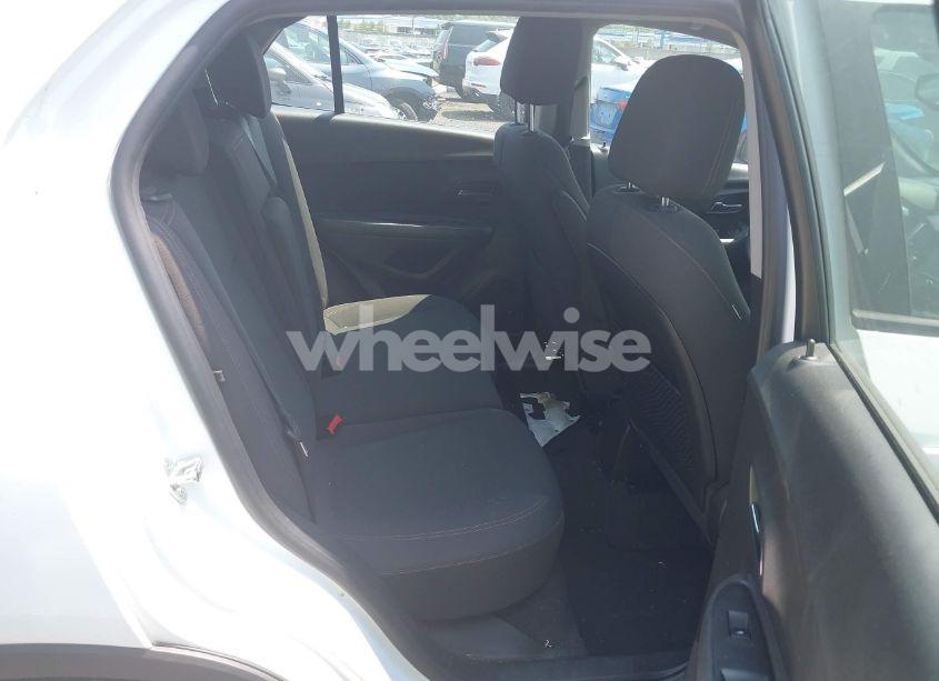 Photo 8 of 2017 Chevrolet Trax LS (VIN KL7CJNSB2HB182626)