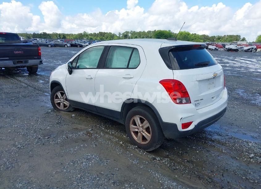 Photo 3 of 2017 Chevrolet Trax LS (VIN KL7CJNSB2HB257552)