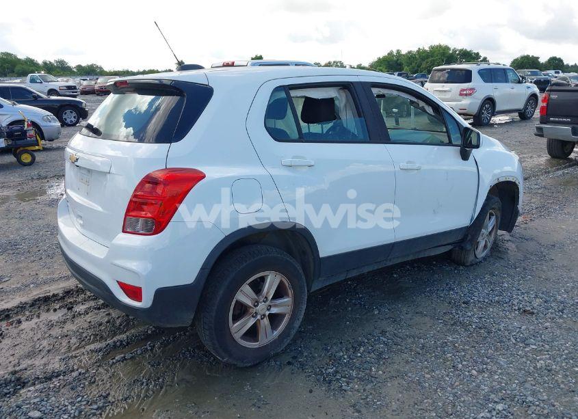 Photo 4 of 2017 Chevrolet Trax LS (VIN KL7CJNSB2HB257552)