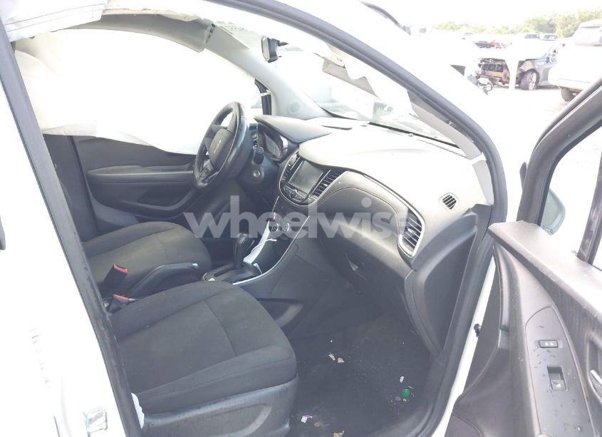 Photo 5 of 2017 Chevrolet Trax LS (VIN KL7CJNSB2HB257552)