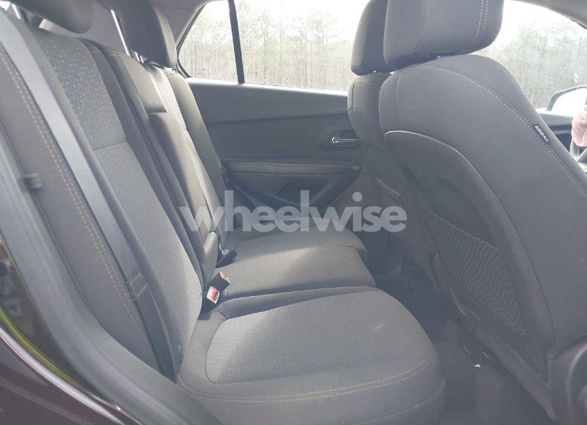 Photo 8 of 2020 Chevrolet Trax AWD LS (VIN KL7CJNSB2LB336065)