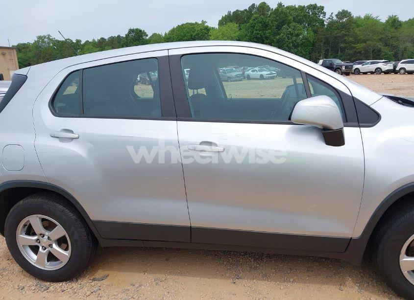 Photo 12 of 2016 Chevrolet Trax 1LS (VIN KL7CJNSB3GB759579)