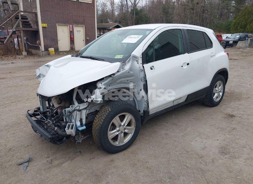 Photo 2 of 2021 Chevrolet Trax AWD LS (VIN KL7CJNSB3MB304128)