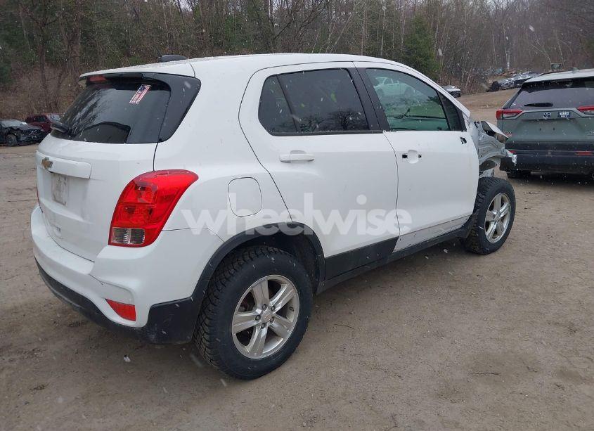 Photo 4 of 2021 Chevrolet Trax AWD LS (VIN KL7CJNSB3MB304128)