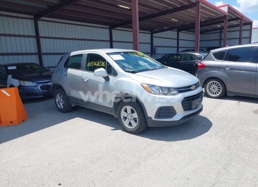 2018 Chevrolet Trax LS (VIN KL7CJNSB5JB575431) main photo