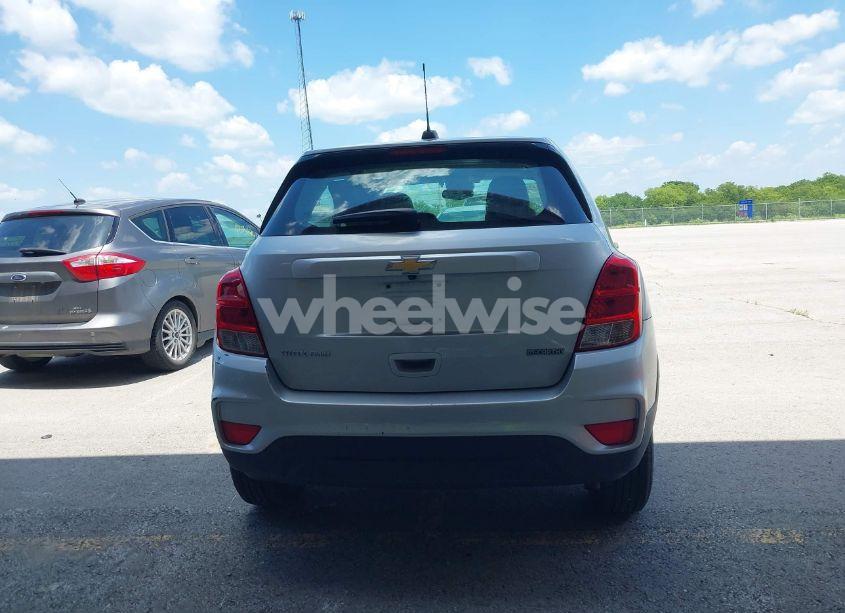 Photo 16 of 2018 Chevrolet Trax LS (VIN KL7CJNSB5JB575431)