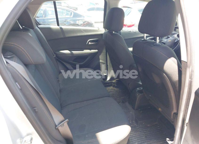 Photo 8 of 2018 Chevrolet Trax LS (VIN KL7CJNSB5JB575431)