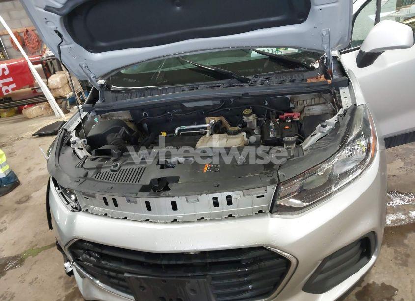Photo 10 of 2018 Chevrolet Trax LS (VIN KL7CJNSB6JB565149)