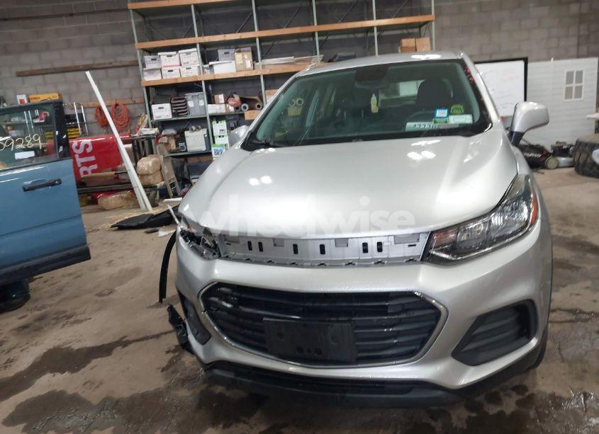 Photo 12 of 2018 Chevrolet Trax LS (VIN KL7CJNSB6JB565149)