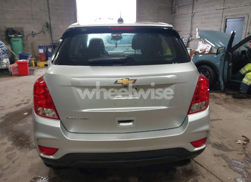 Photo 16 of 2018 Chevrolet Trax LS (VIN KL7CJNSB6JB565149)