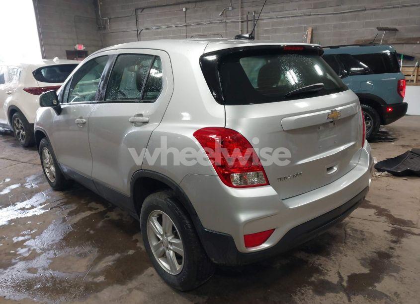 Photo 3 of 2018 Chevrolet Trax LS (VIN KL7CJNSB6JB565149)