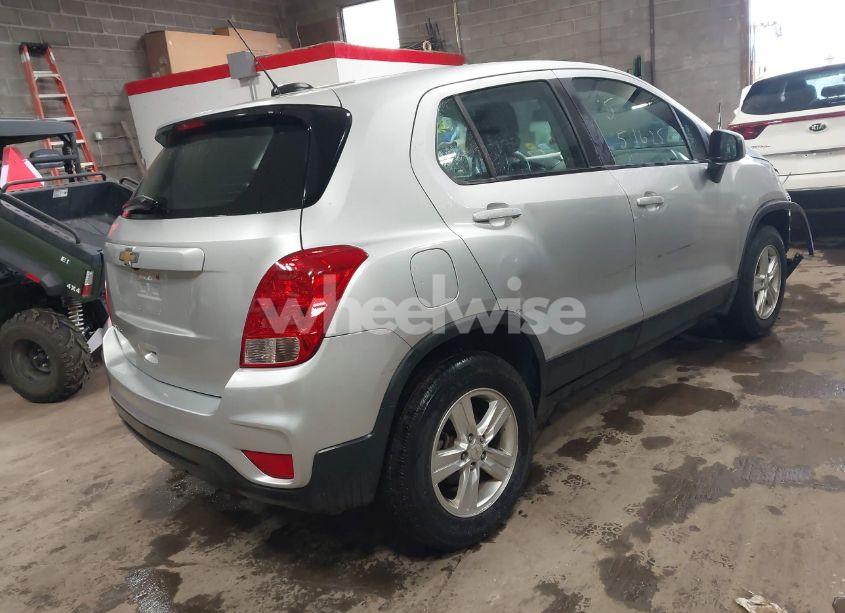 Photo 4 of 2018 Chevrolet Trax LS (VIN KL7CJNSB6JB565149)