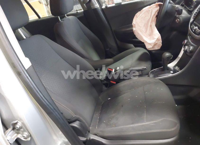 Photo 5 of 2018 Chevrolet Trax LS (VIN KL7CJNSB6JB565149)