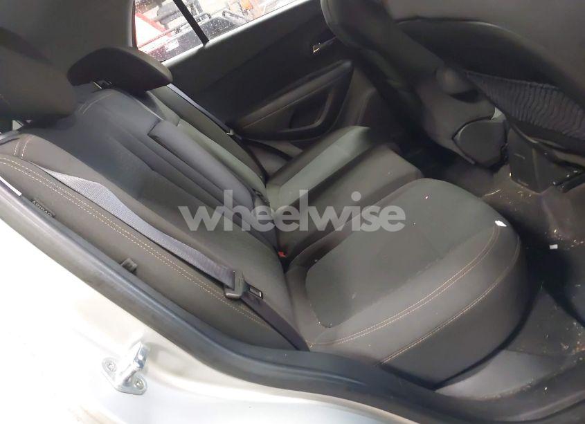 Photo 8 of 2018 Chevrolet Trax LS (VIN KL7CJNSB6JB565149)