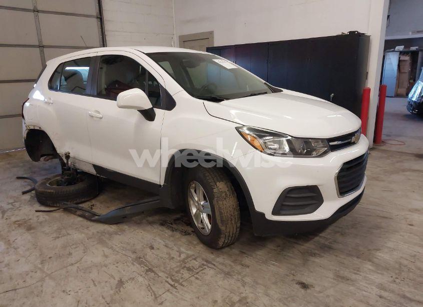 2018 Chevrolet Trax LS (VIN KL7CJNSB6JB718208) main photo