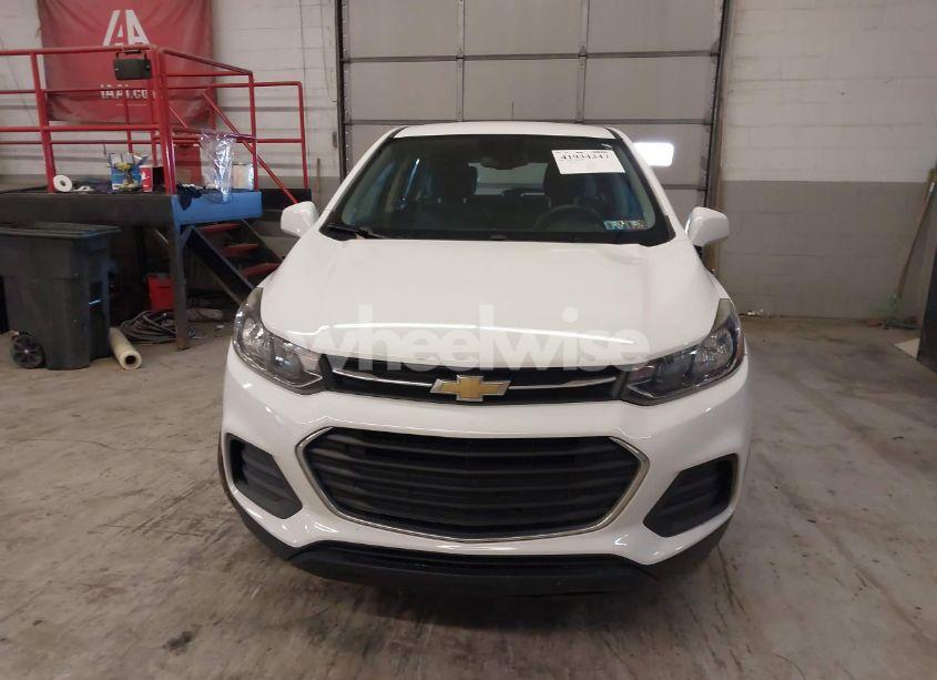 Photo 13 of 2018 Chevrolet Trax LS (VIN KL7CJNSB6JB718208)