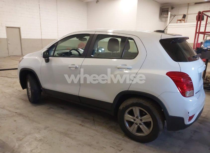 Photo 15 of 2018 Chevrolet Trax LS (VIN KL7CJNSB6JB718208)