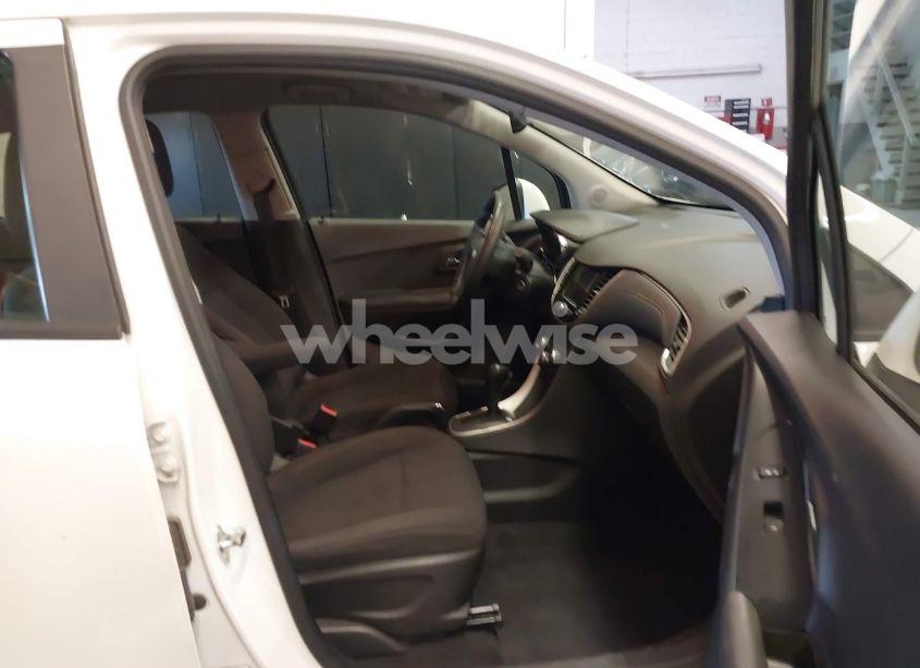 Photo 5 of 2018 Chevrolet Trax LS (VIN KL7CJNSB6JB718208)