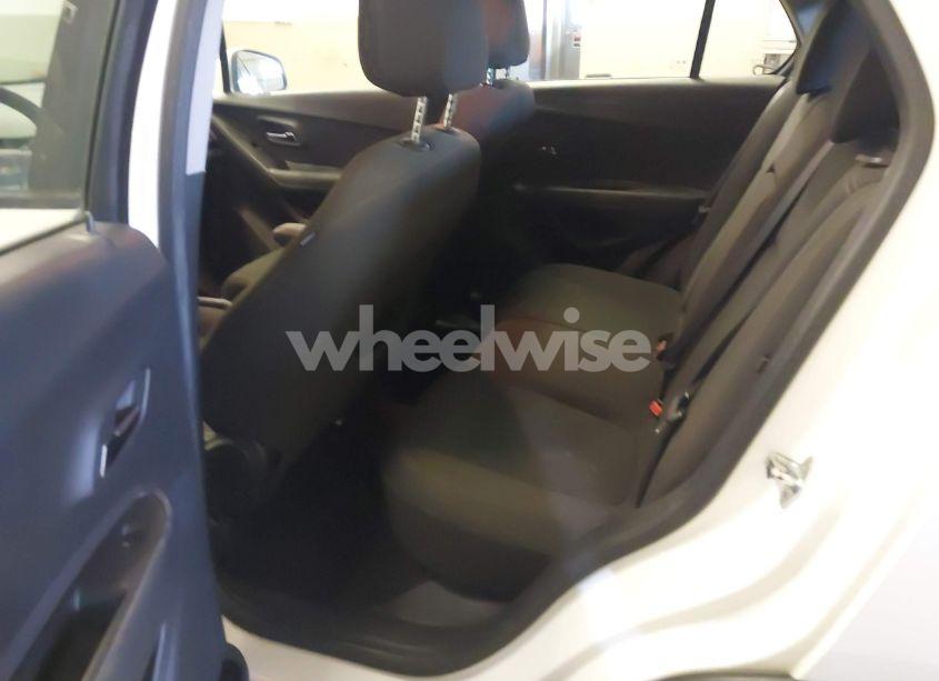 Photo 8 of 2018 Chevrolet Trax LS (VIN KL7CJNSB6JB718208)