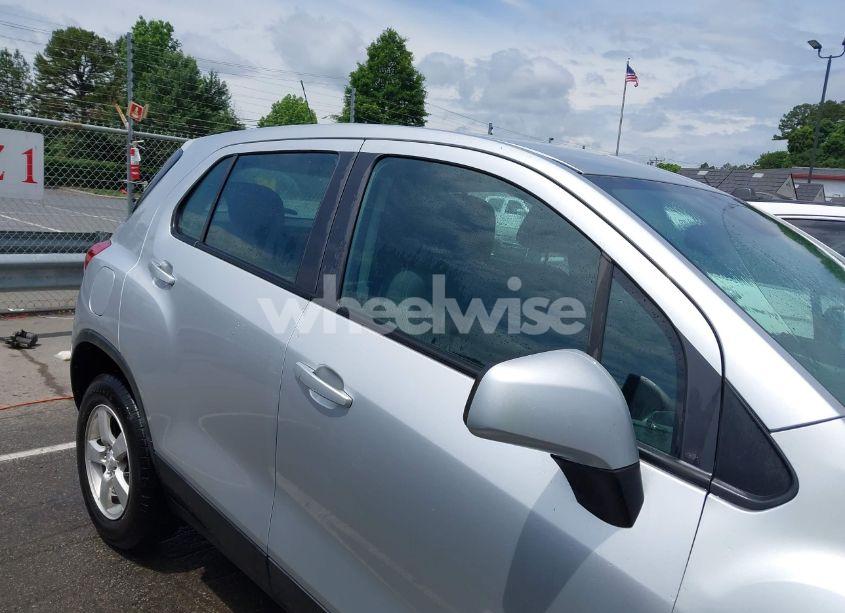 Photo 13 of 2016 Chevrolet Trax 1LS (VIN KL7CJNSB7GB538129)