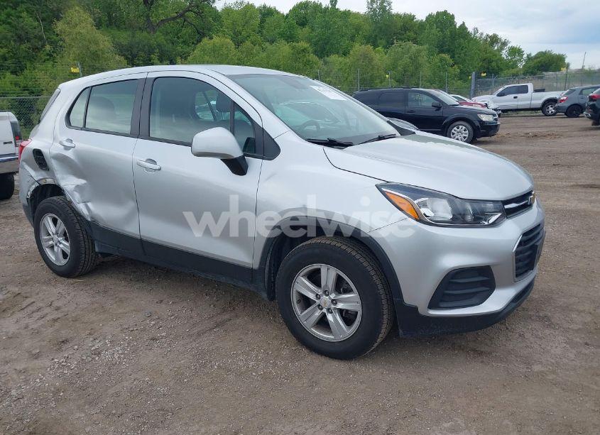 2018 Chevrolet Trax LS (VIN KL7CJNSB8JB715665) main photo